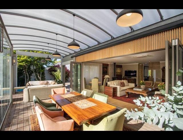 4 BEDROOM HOUSE FOR SALE IN CONSTANTIA